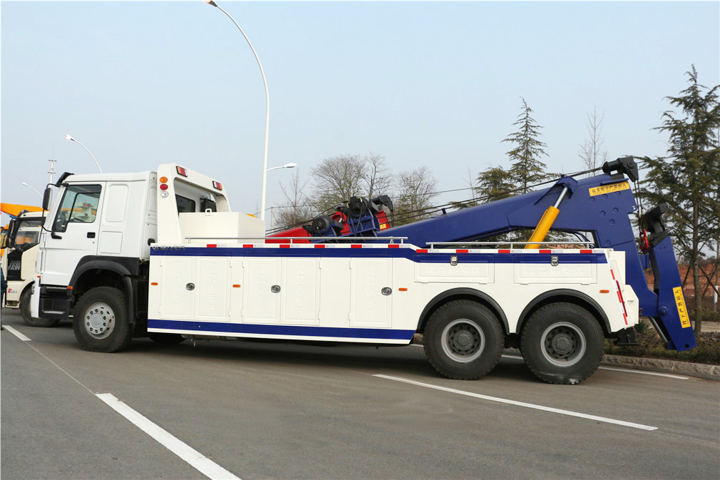重汽後八輪一拖一清障車
