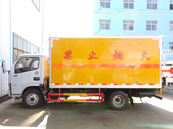 東風4米1（藍牌）爆破器材車