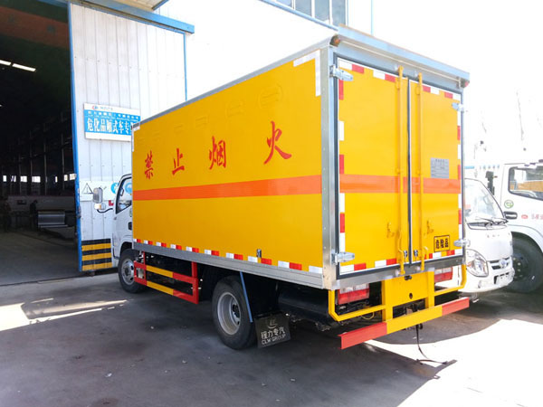 東風4米1（藍牌）爆破器材車