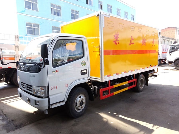 東風4米1（藍牌）爆破器材車