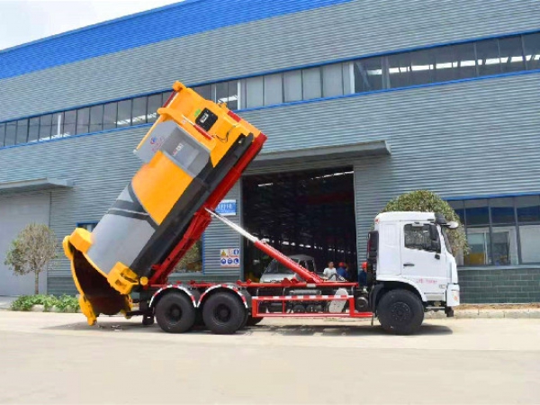 東風專底D3L國六後雙橋車廂可卸（鉤臂）式垃圾車