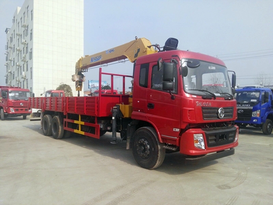 東風新款後雙橋隨車