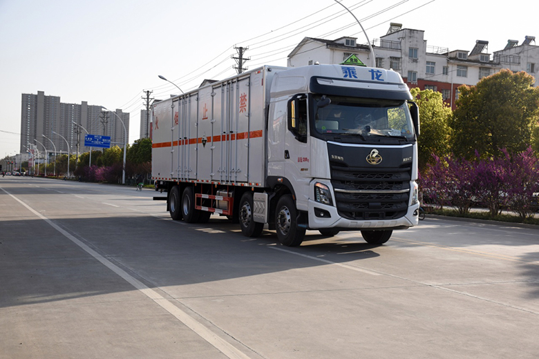 東風柳汽國六前四後八易燃氣體廂式運輸車