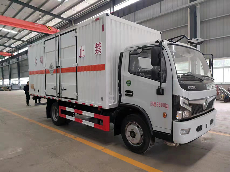 國六東風福瑞卡3600軸距危險品廂式運輸車