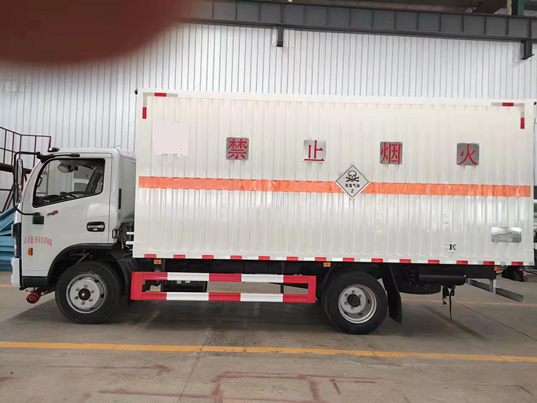 國六東風福瑞卡3600軸距危險品廂式運輸車