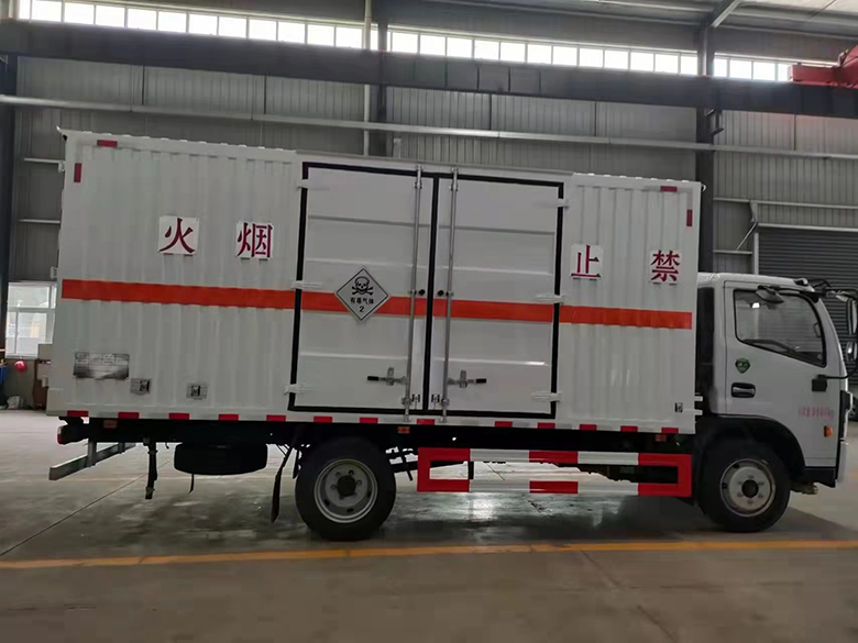 國六東風福瑞卡3600軸距危險品廂式運輸車