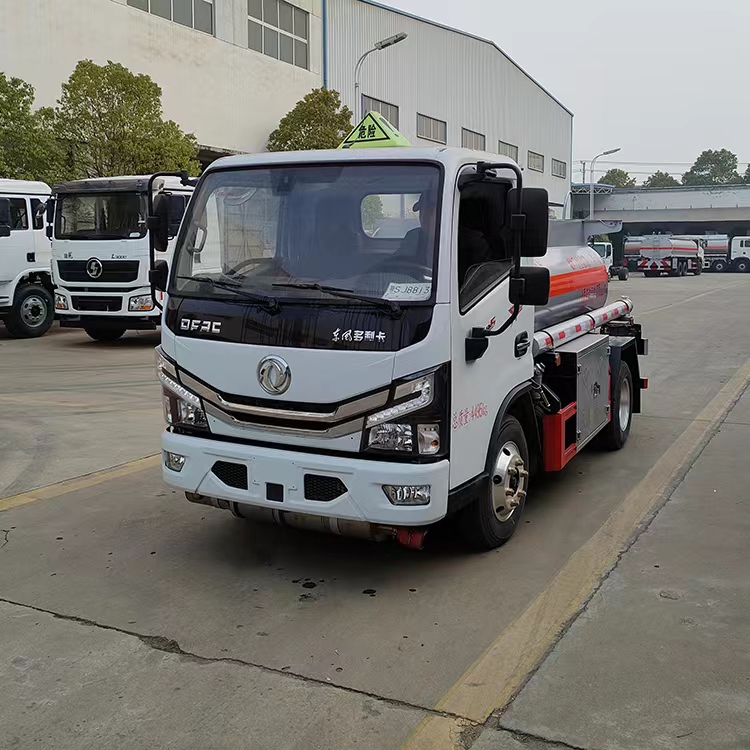 東風小多利卡藍牌加油車2.1方
