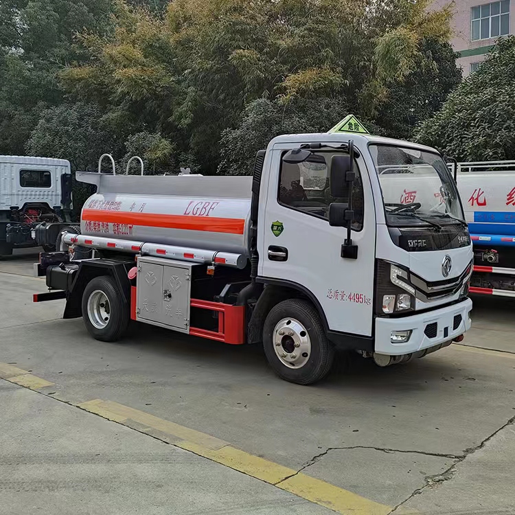 東風小多利卡藍牌加油車2.1方