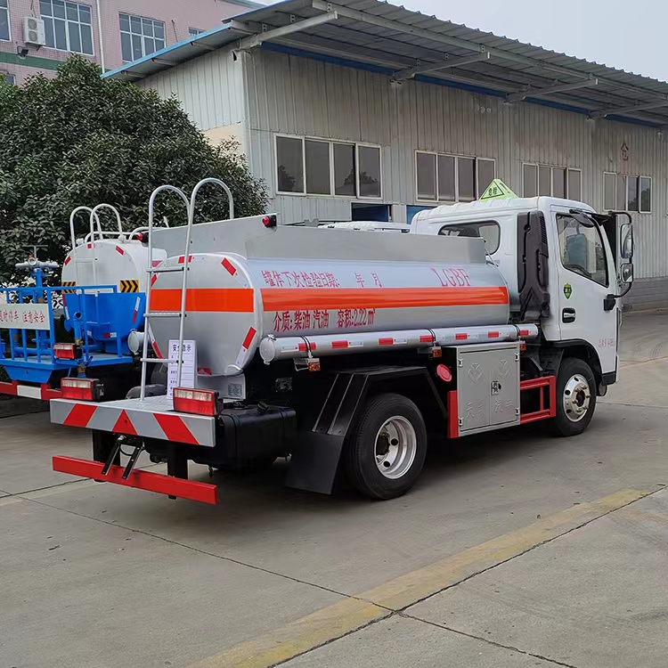 東風小多利卡藍牌加油車2.1方