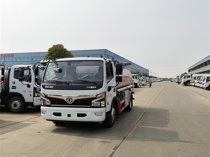 東風福瑞卡8.3方加油車