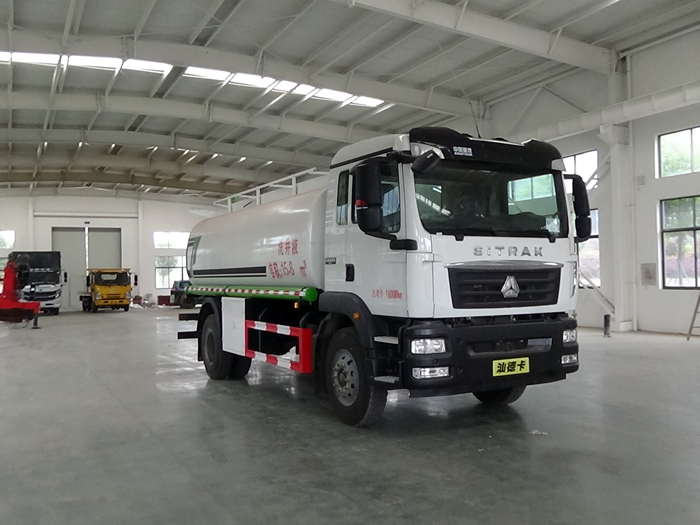 重汽汕德卡17方供液車