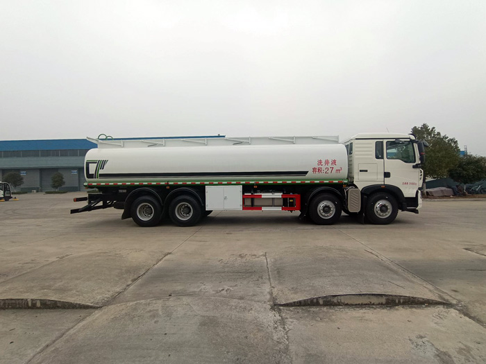 重汽豪沃27方前四後八供液車