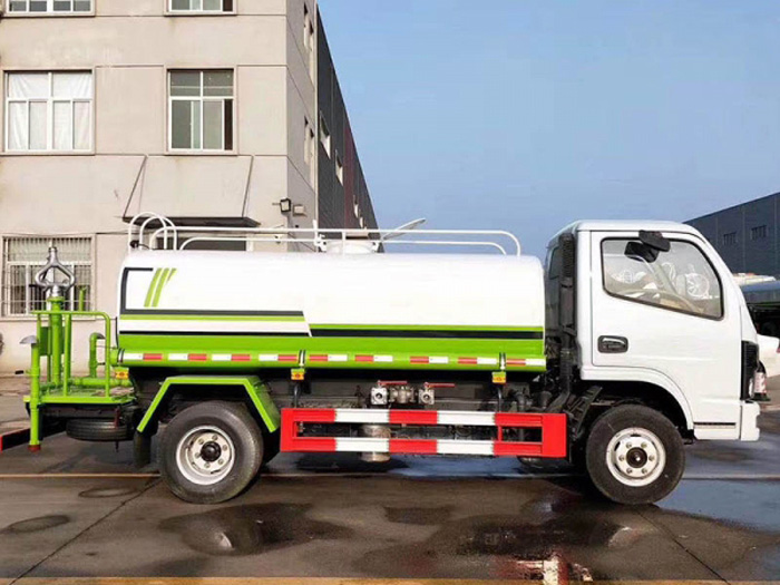 國六東風小多利卡5方灑水車