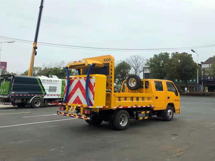 江鈴順達雙排座藍牌防撞緩衝車