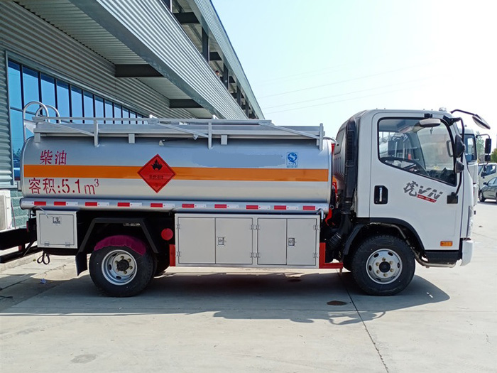 解放虎VN 5.1方加油車