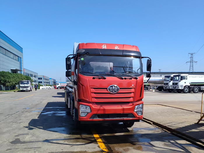 解放JK6高頂30.5方油罐車