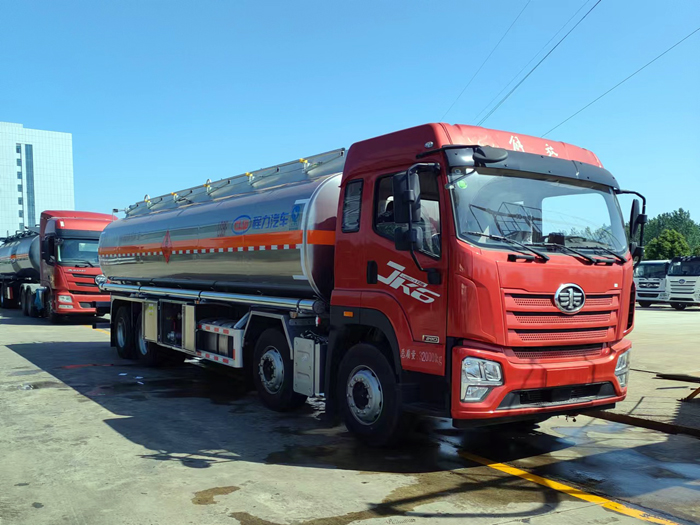 解放JK6高頂30.5方油罐車