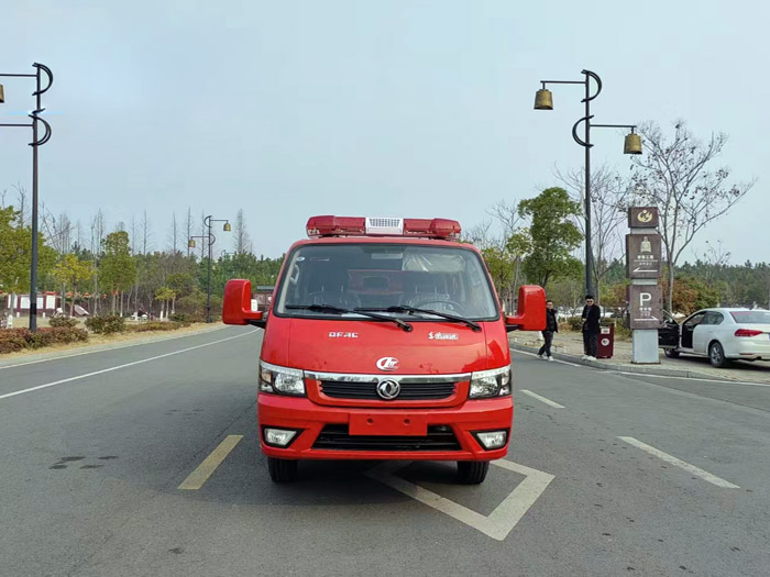 東風途逸藍牌水罐消防車