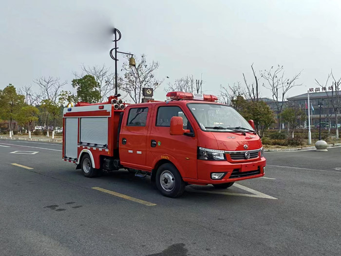 東風途逸藍牌水罐消防車