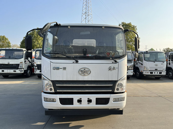 解放9.5方油罐車